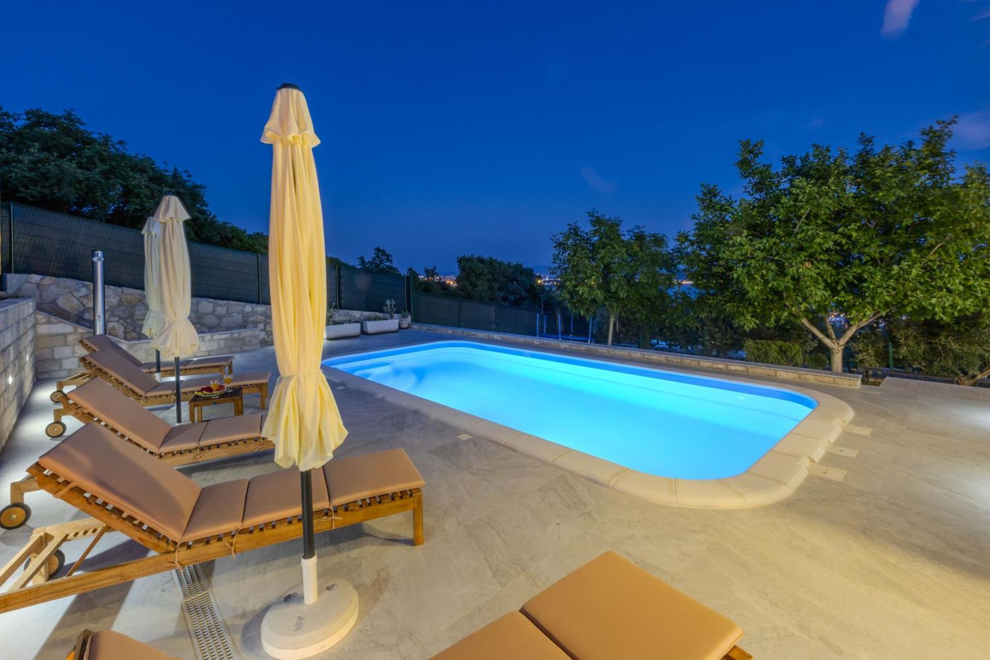 Private Villa Golden Hour With A View Of Split Area Kaštel Sućurac Eksteriør bilde