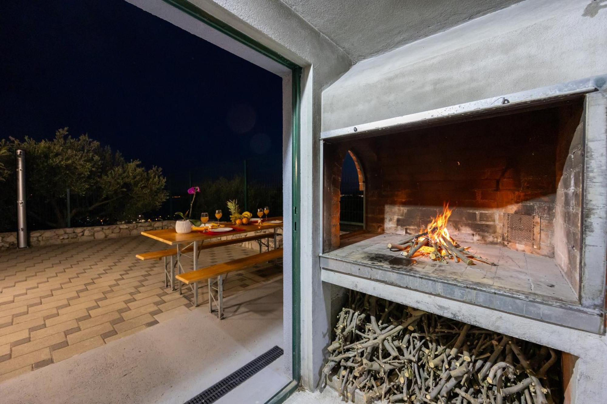 Private Villa Golden Hour With A View Of Split Area Kaštel Sućurac Eksteriør bilde