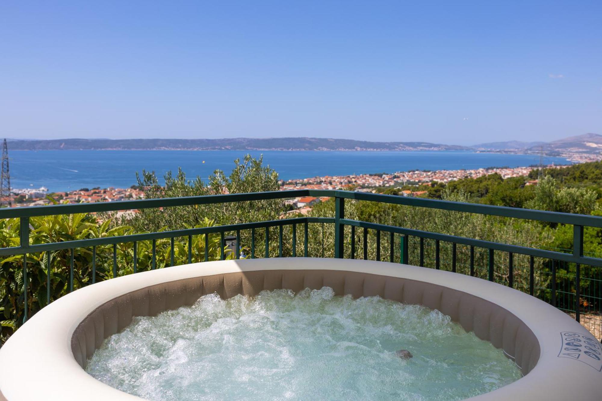 Private Villa Golden Hour With A View Of Split Area Kaštel Sućurac Eksteriør bilde