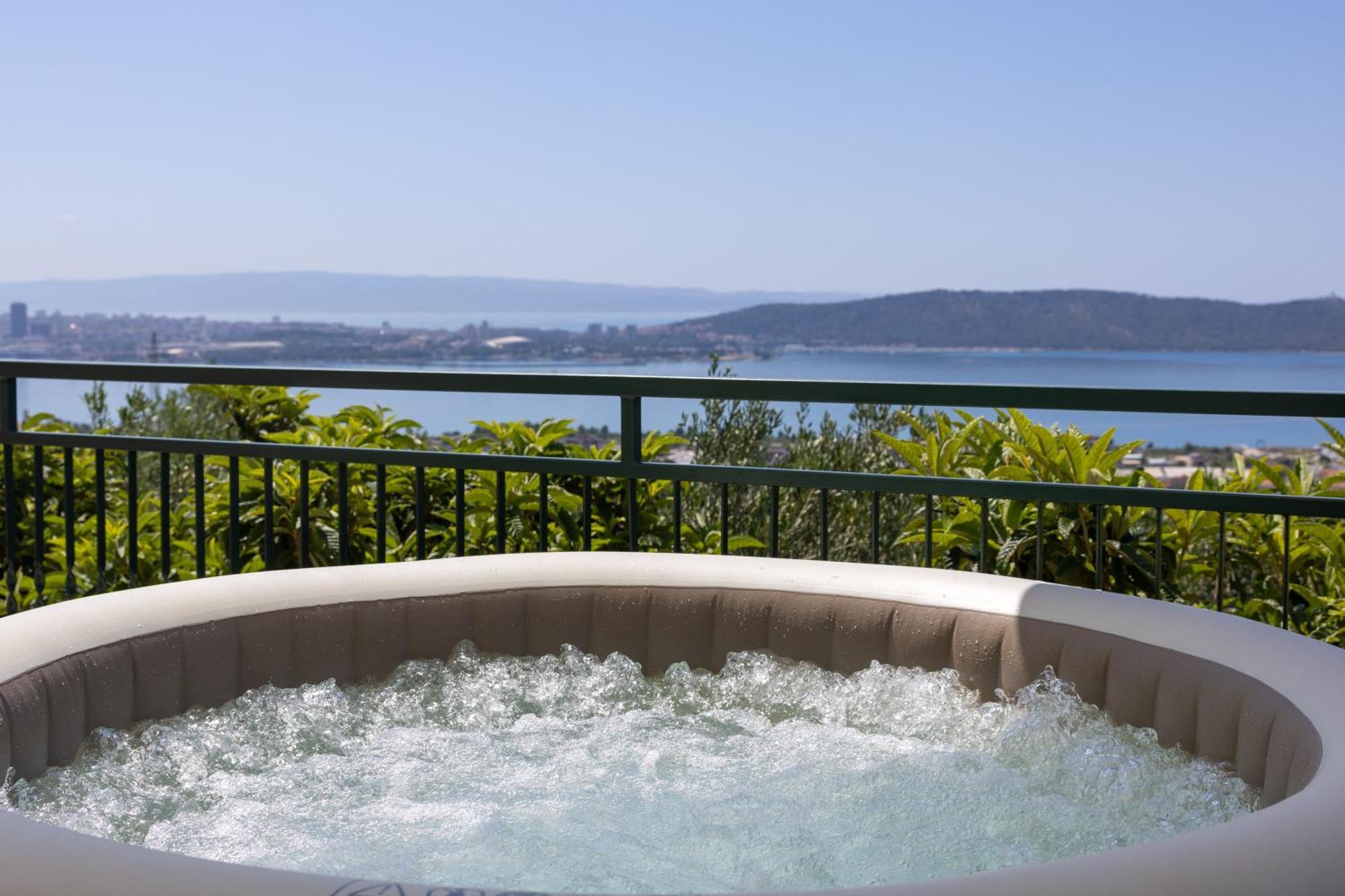 Private Villa Golden Hour With A View Of Split Area Kaštel Sućurac Eksteriør bilde