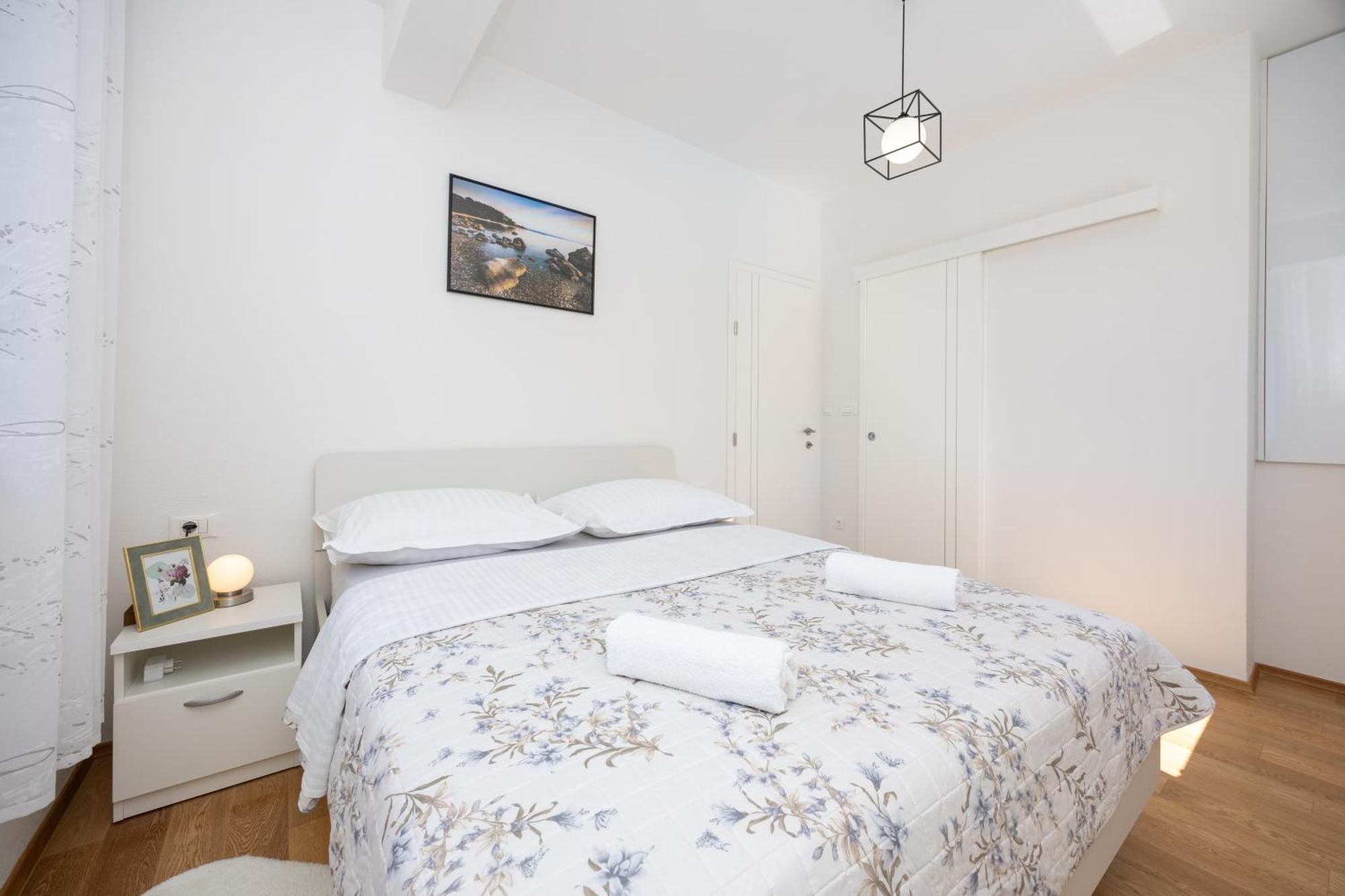 Private Villa Golden Hour With A View Of Split Area Kaštel Sućurac Eksteriør bilde